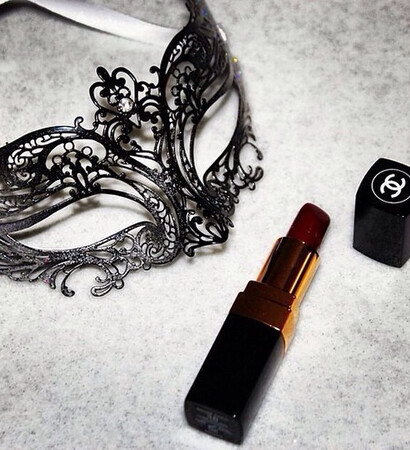 Prom, lipstik and carpet