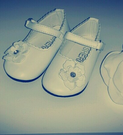 babyshoes and hochzeit