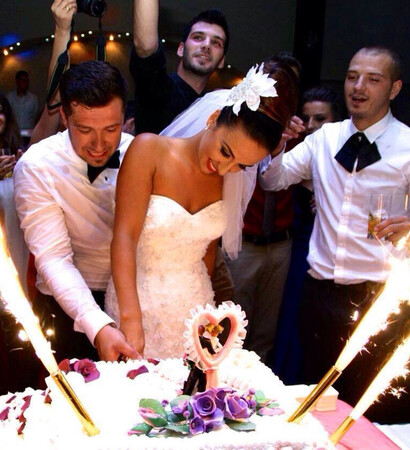 bride, nuse and cake