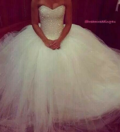 dream of a woman, wedding dress and woman