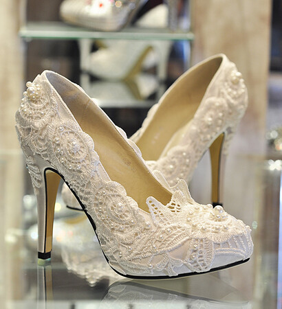 flower wedding shoes, lace wedding shoes and elegant wedding shoes
