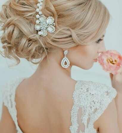 blonde, accesorios and hairstyle