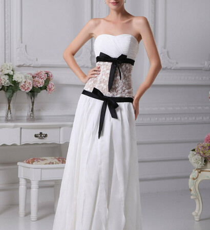 dress, sleeveless and sweetheart