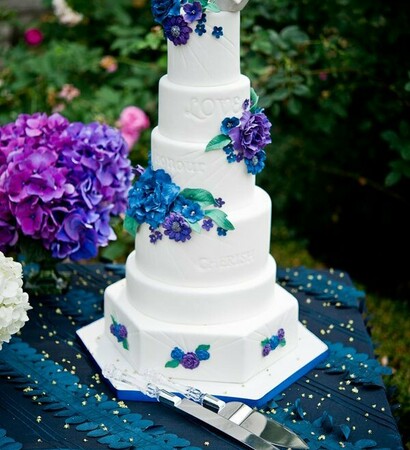 serving set, cake topper and cake