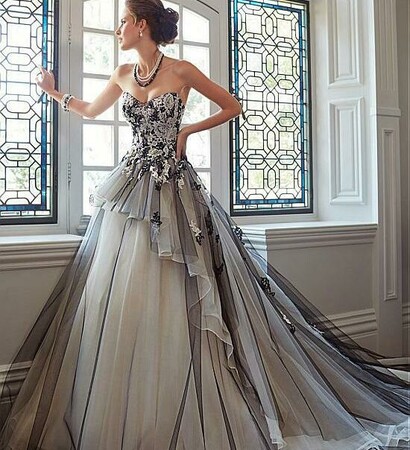 bridal gown and en