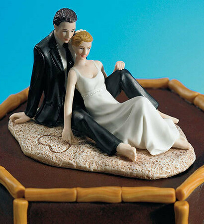 couple, beach and cake