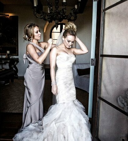 Hilary Duff, friends and dress
