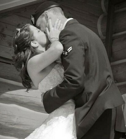 kiss, black and b&w