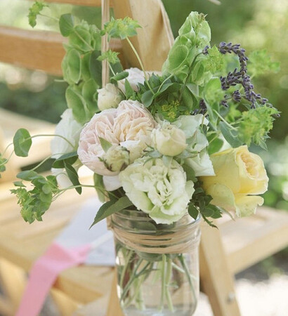 decorations, aisle and cream