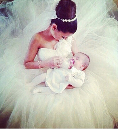 wedding day, mummy and baby