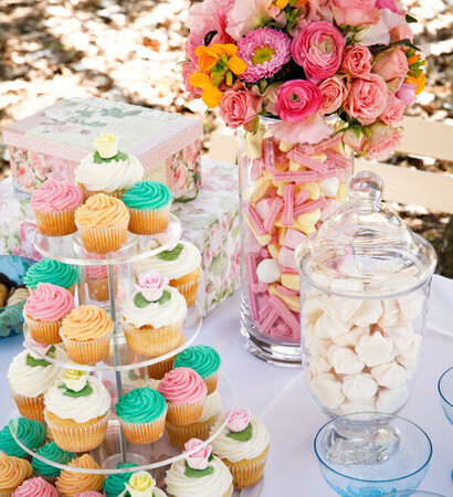 roses, table and brights