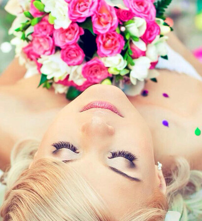 heels, flowers and lips