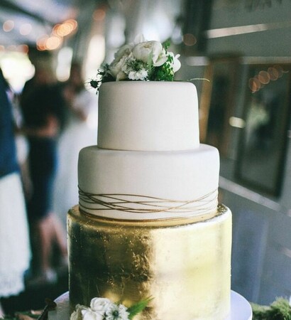 wedding cake, groom and bride