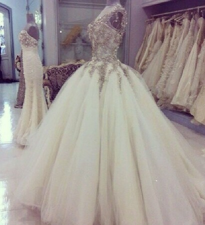white dresses, chic and wedding dresses