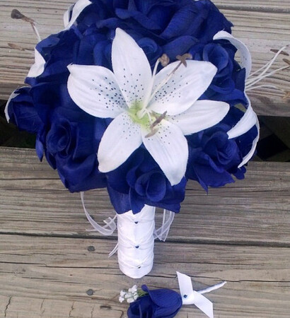 lili's, wedding bouquets and blue roses