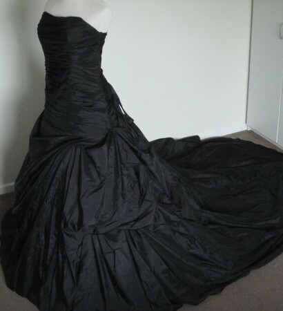 dark, gothic and dresses
