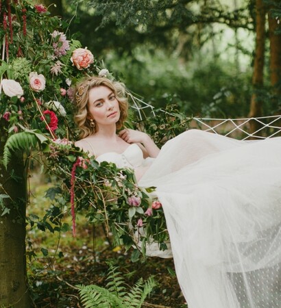 romantic wedding, flowers and hamac