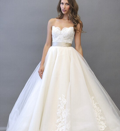 Carolina Herrera, lace and model