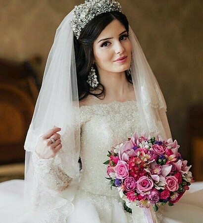 wedding day, wedding girl and flowers