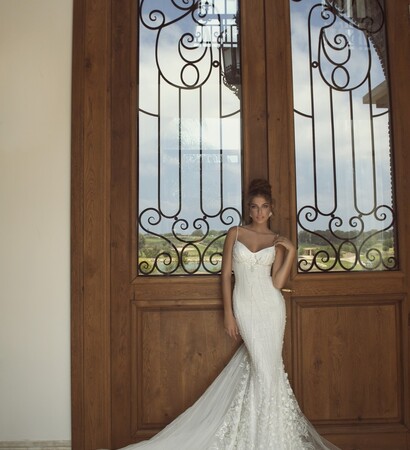 zoe, galia lahav and white