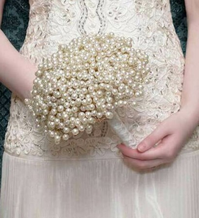 bride, weddding and perlas
