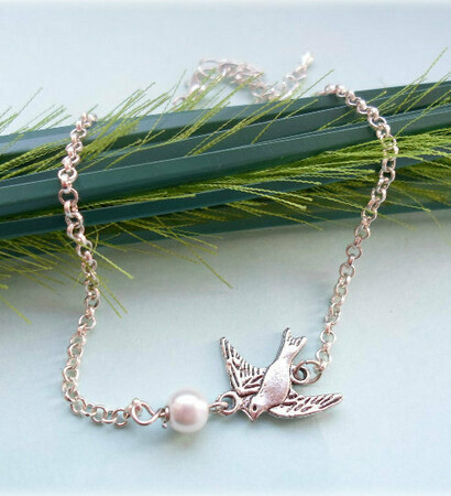 chain, spring and gifts for her