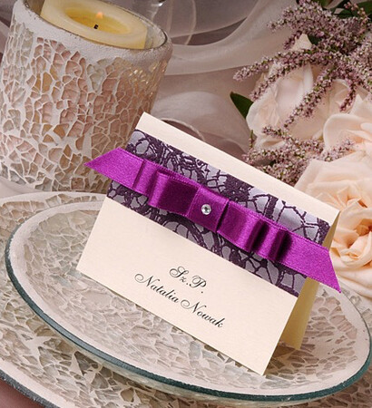 bow, escort cards and crystal