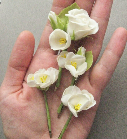 roses, for the bride and bobby pin
