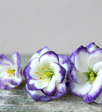 lisianthus, wedding hair and pin