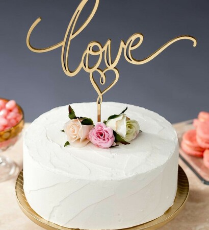 delicious sweets, wedding arrangements and romantic