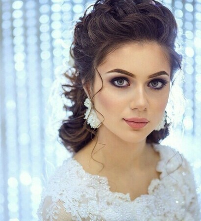 wedding hair, jewellery and wedding dress