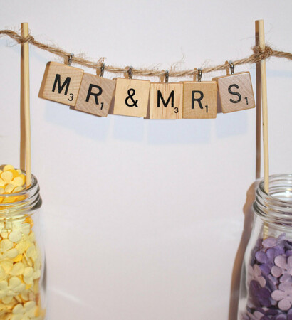 mr and mrs cake toppers, bride and groom and wedding cake