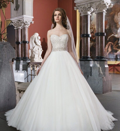 garden wedding dress, sweetheart wedding dress and wedding dress
