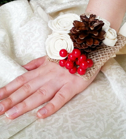 wristcorsage, solaflower and winterwedding