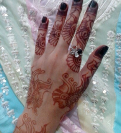 design, hennah and black nails