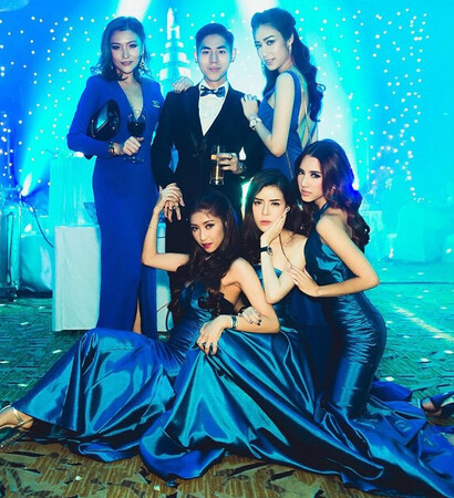 boda, blue and bridemaids