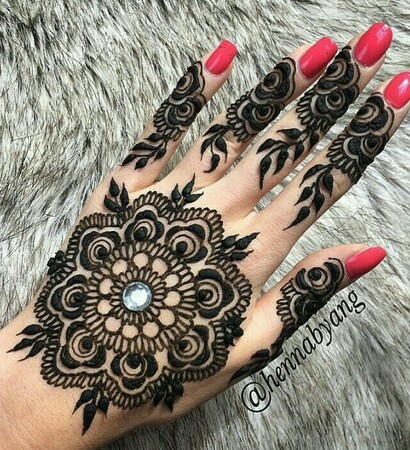 pedicure, pakistani and henna