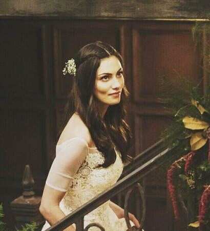phoebe tonkin and en