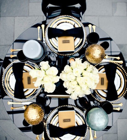 white rose, gold plate and classy wedding