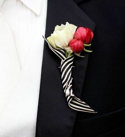 garland, wedding cake and roses