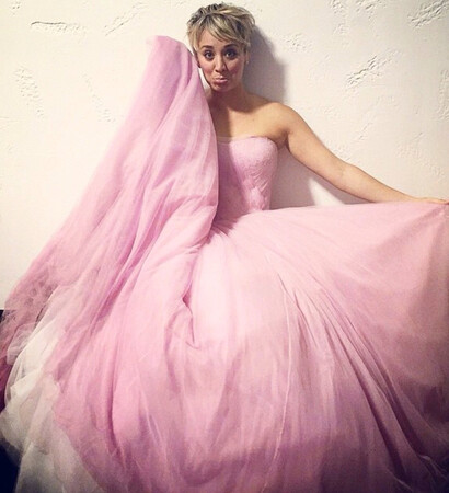 beautiful, kaley cuoco and pink dress