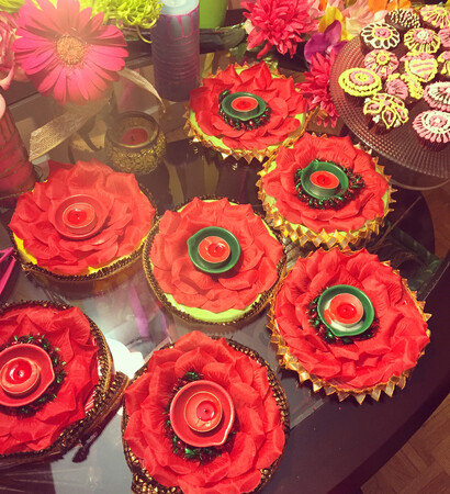 mehndi plates, cupcakes and shadi