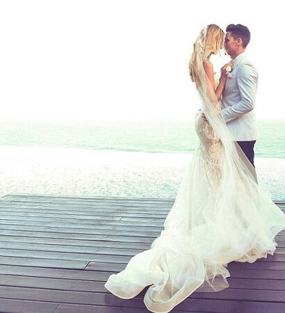 love, kiss and dress