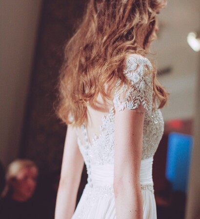 wedding dress, runway show and reem acra