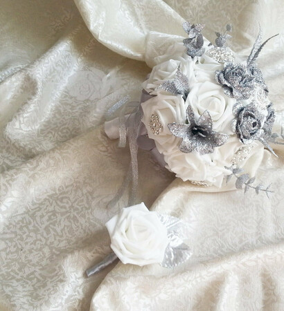 winterwedding, broochbouquet and bouquet