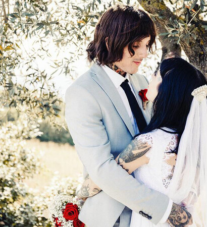 bride, roses and bmth