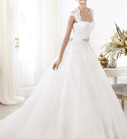 beading dress, sleeveless dress and wedding dress