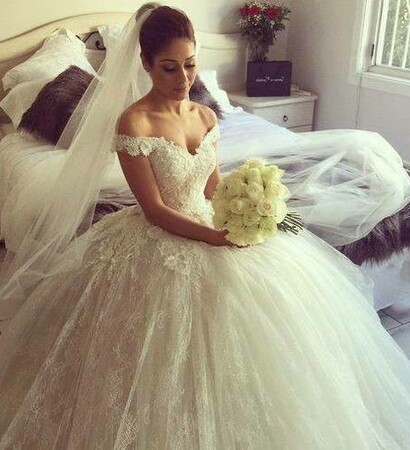 tulle, bouquet and roses