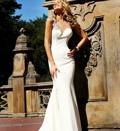 fashion dress, beading dress and sleeveless dress