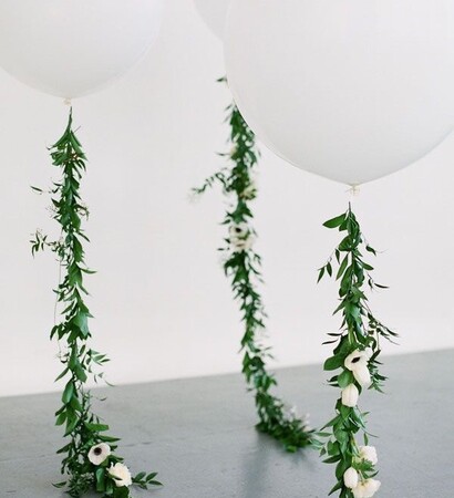 garland, fete and balloons